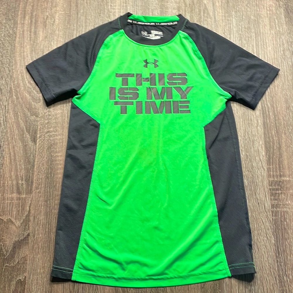 Boys Medium Under Armour Graphic Tee